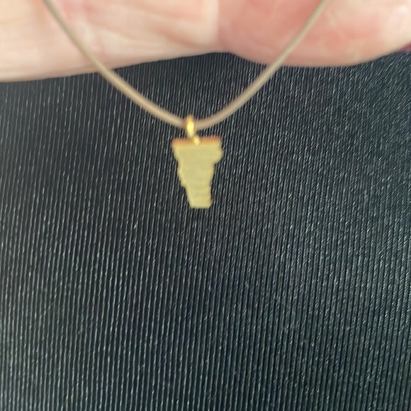 - CAI handcrafted state pendant. Vermont in gold tone on moss green cordin… - Picture 4 of 6